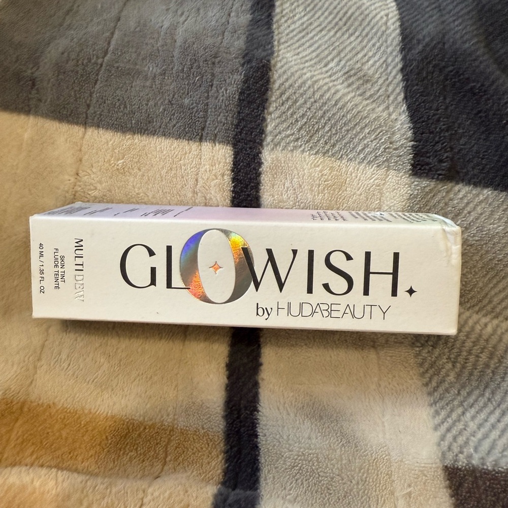 HUDA BEAUTY GloWish MultiDew Skin Tint